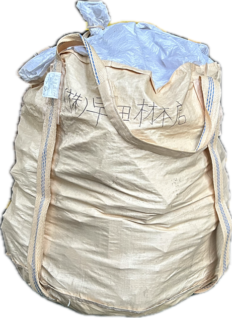 薪 広葉樹 1袋=約1立米(およそ500kg) 薪 広葉樹 1袋=約1立米(およそ500kg)